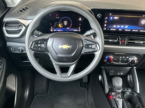 Used 2025 Chevrolet TrailBlazer LT AWD/4WD image 16