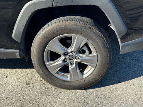 Used 2025 Toyota RAV4 XLE image 30