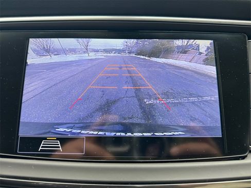 Used 2020 Buick Enclave Essence image 25