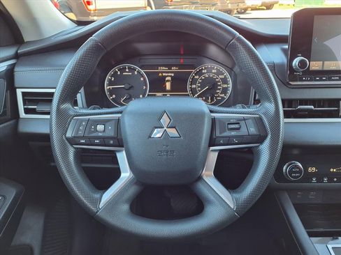 Used 2024 Mitsubishi Outlander ES image 30