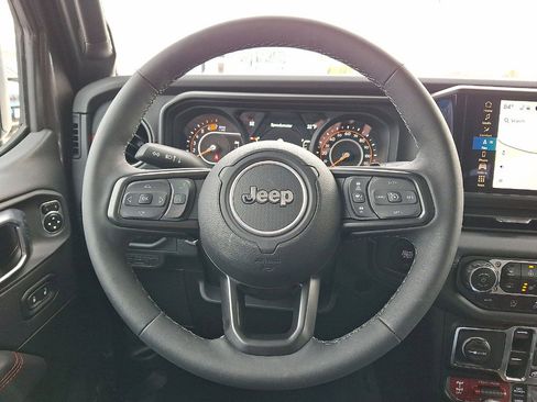 Used 2025 Jeep Wrangler Unlimited Rubicon w/ Safety Group image 16