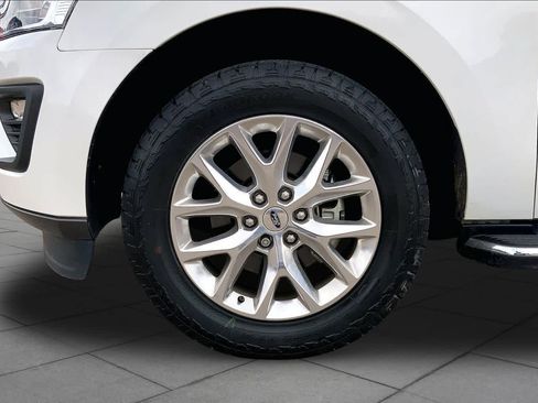 Used 2020 Ford Expedition XLT w/ Equipment Group 202A RWD image 10