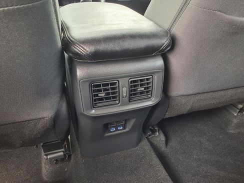 Used 2022 Toyota RAV4 SE image 14