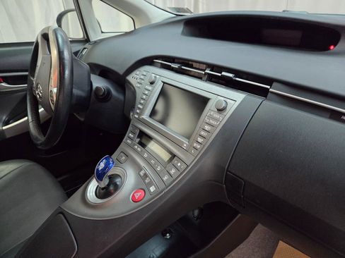 Used 2015 Toyota Prius Five w/ Advanced Technology Package FWD image 20