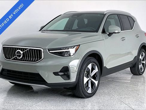Certified 2025 Volvo XC40 B5 Plus AWD/4WD image 14