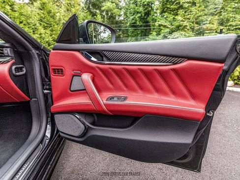 Used 2022 Maserati Quattroporte Trofeo RWD image 36