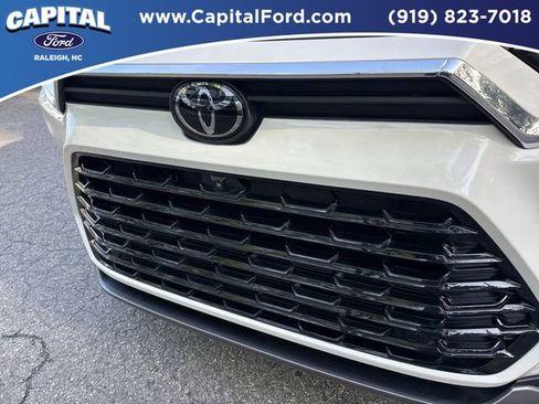 Used 2024 Toyota Grand Highlander AWD image 10