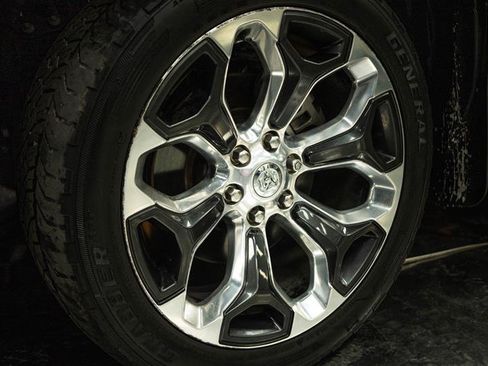 Used 2022 RAM 1500 Limited AWD/4WD image 3