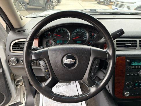 Used 2010 Chevrolet Suburban LT image 12