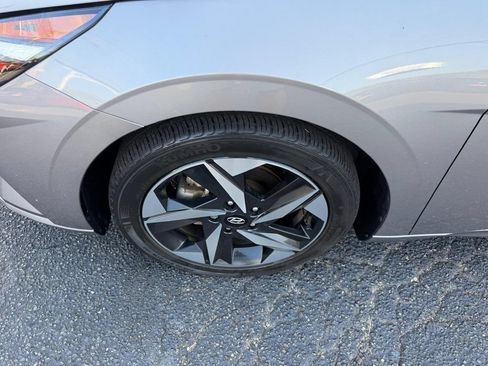 Used 2023 Hyundai Elantra SEL w/ Convenience Package FWD image 10
