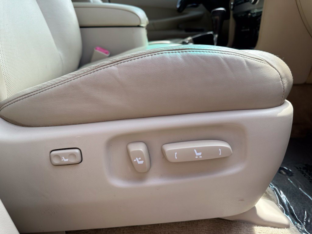 Used 2013 Lexus LX 570 4WD image 37