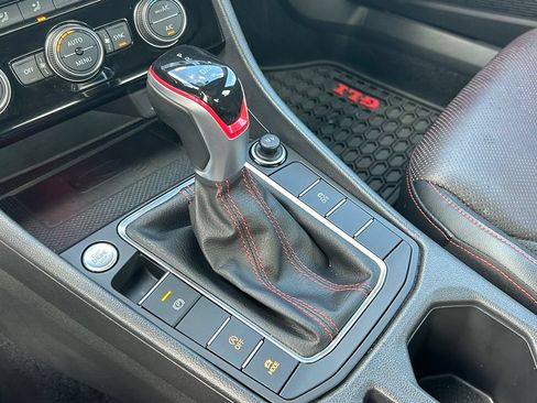 Certified 2022 Volkswagen Jetta GLI Autobahn w/ GLI Black Package FWD image 29