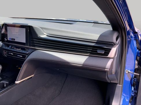 Used 2025 Toyota Camry SE w/ Convenience Package FWD image 18