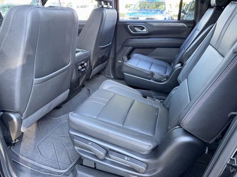 Used 2022 Chevrolet Suburban RST w/ Sport Performance Package image 25