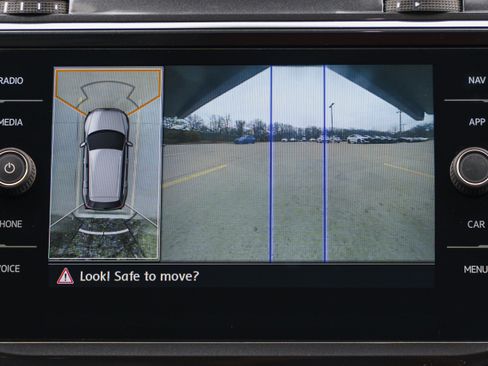 Used 2018 Volkswagen Tiguan SEL Premium image 15