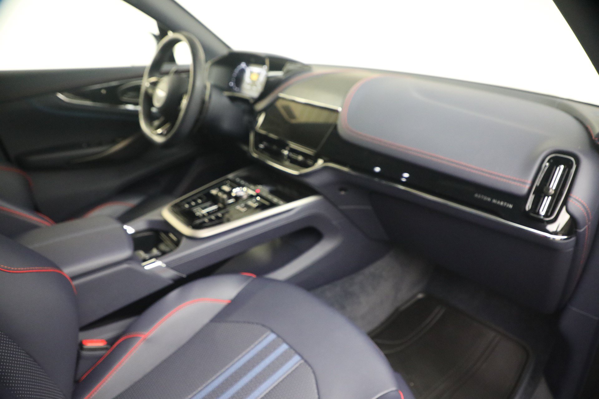 Used 2025 Aston Martin DBX 707 AWD/4WD image 21