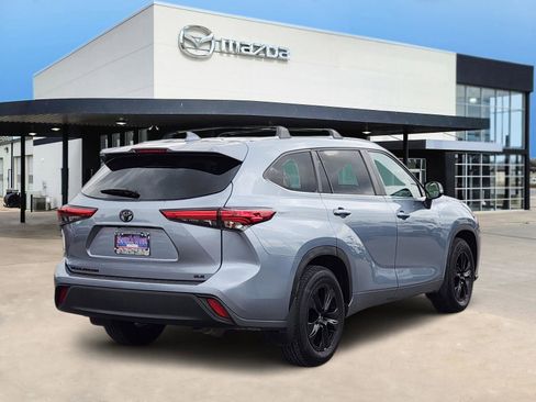 Used 2023 Toyota Highlander XLE FWD image 5
