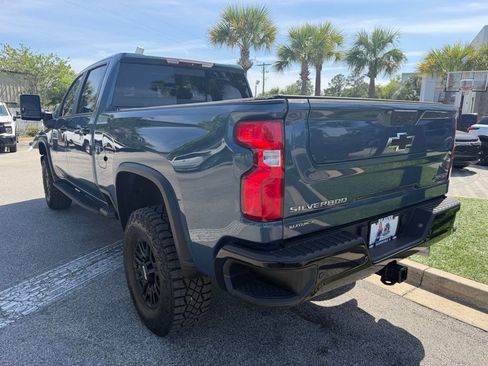 Used 2024 Chevrolet Silverado 2500 ZR2 w/ Technology Package AWD/4WD image 6