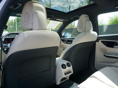 Used 2025 Mercedes-Benz C 300 4MATIC Sedan image 20