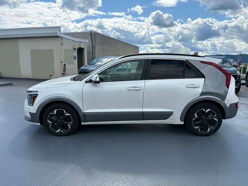 Certified 2024 Kia Niro Wave w/ Wave Preserve Package FWD image 5