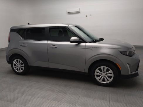 Used 2025 Kia Soul LX image 11