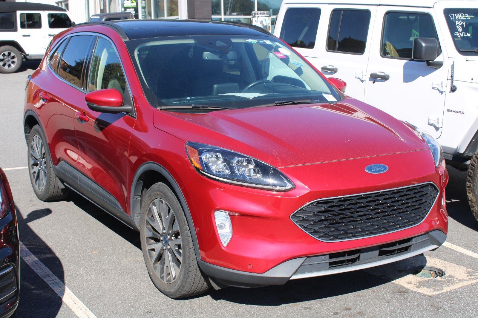 Used 2020 Ford Escape Titanium w/ Titanium Premium Package 2.0 AWD/4WD image 3