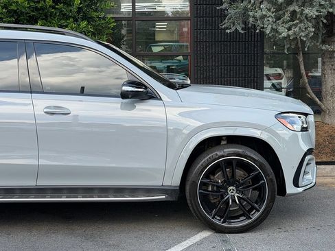 Used 2024 Mercedes-Benz GLS 580 4MATIC image 23