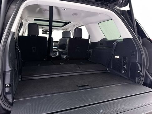 Used 2025 Ford Expedition Platinum AWD/4WD image 38