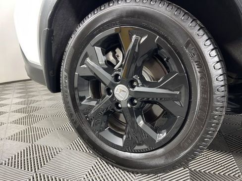 Used 2023 Honda HR-V LX image 12