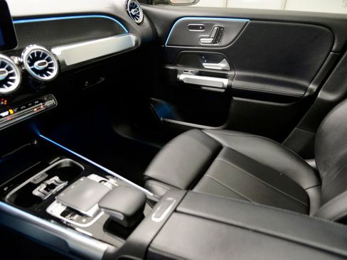 Used 2020 Mercedes-Benz GLB 250 4MATIC image 27