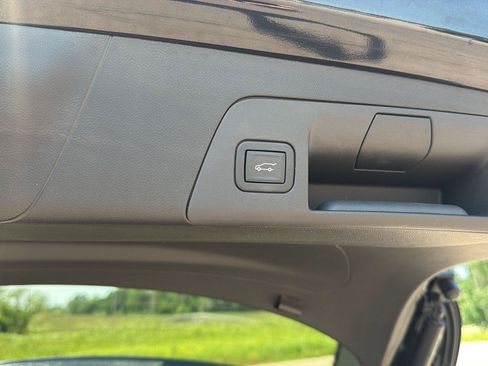 Used 2023 Buick Envision Avenir AWD/4WD image 13