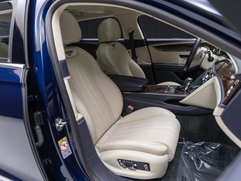 Used 2021 Bentley Flying Spur W12 image 58