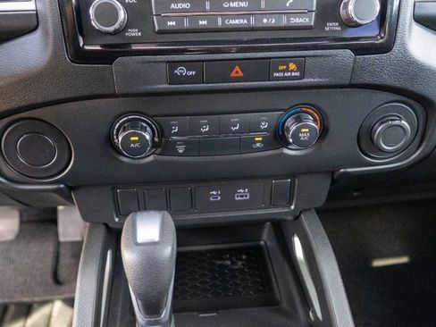 Used 2024 Nissan Frontier SV w/ Graphics Package image 39