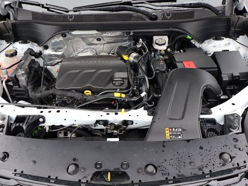 Used 2025 Chevrolet Trax RS w/ Sunroof Package image 48