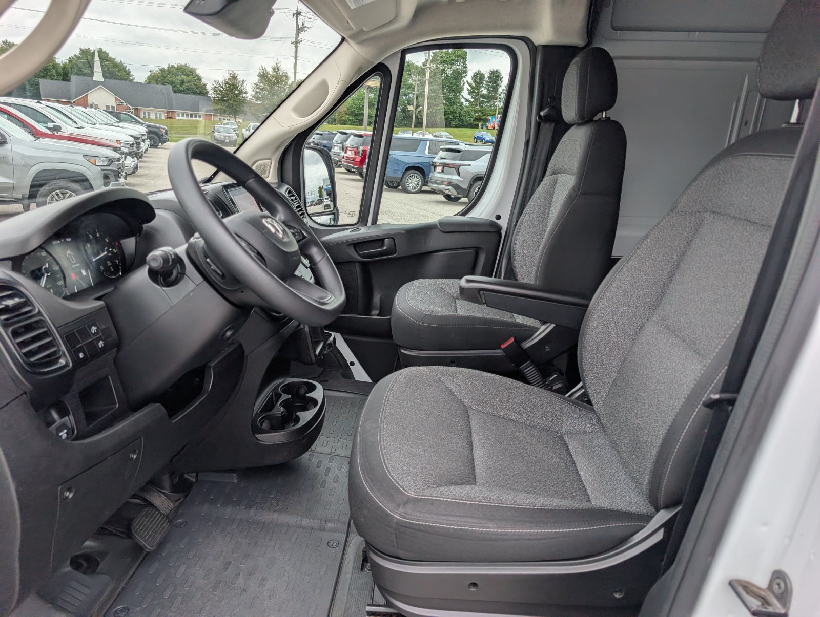 Used 2025 RAM ProMaster 2500 w/ Convenience Group FWD image 15