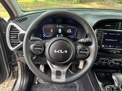 Used 2025 Kia Soul LX w/ LX Technology Package FWD image 26