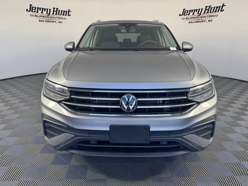 Used 2024 Volkswagen Tiguan SE AWD/4WD image 5