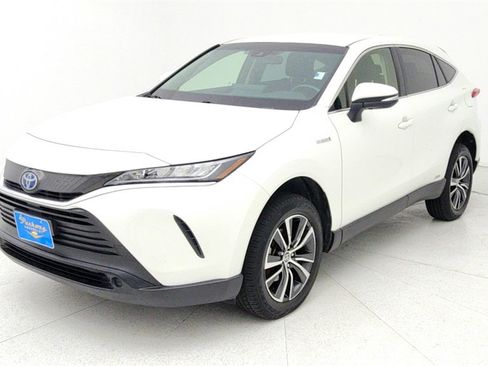 Used 2021 Toyota Venza LE image 1