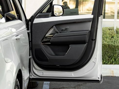 Used 2024 Land Rover Range Rover Sport Dynamic SE image 25