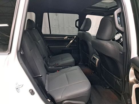 Used 2021 Lexus GX 460 Premium w/ Accessory Package image 17