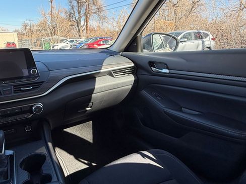 Used 2025 Nissan Altima 2.5 SV image 33