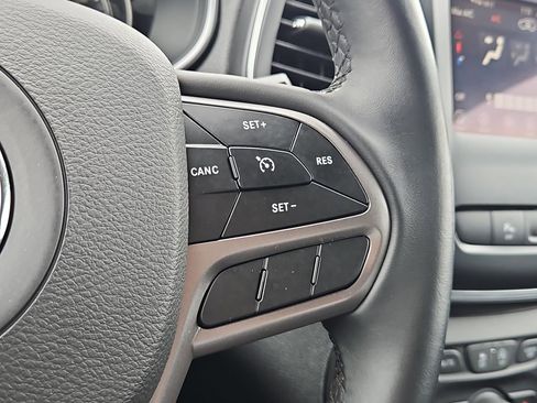 Used 2019 Jeep Cherokee Latitude Plus image 29