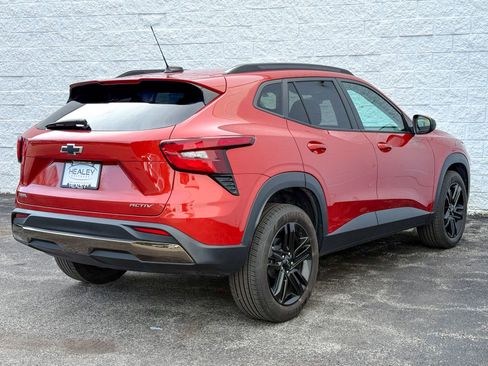 Used 2024 Chevrolet Trax ACTIV w/ Sunroof Package image 8