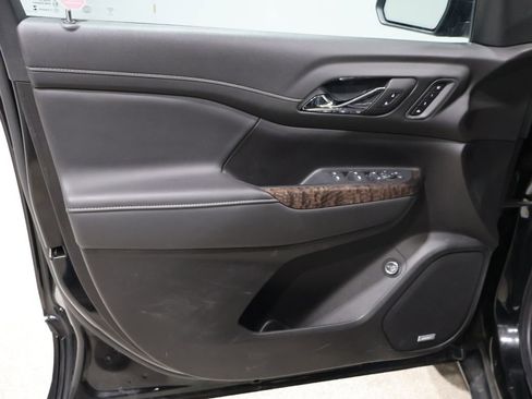 Used 2023 GMC Acadia Denali image 13