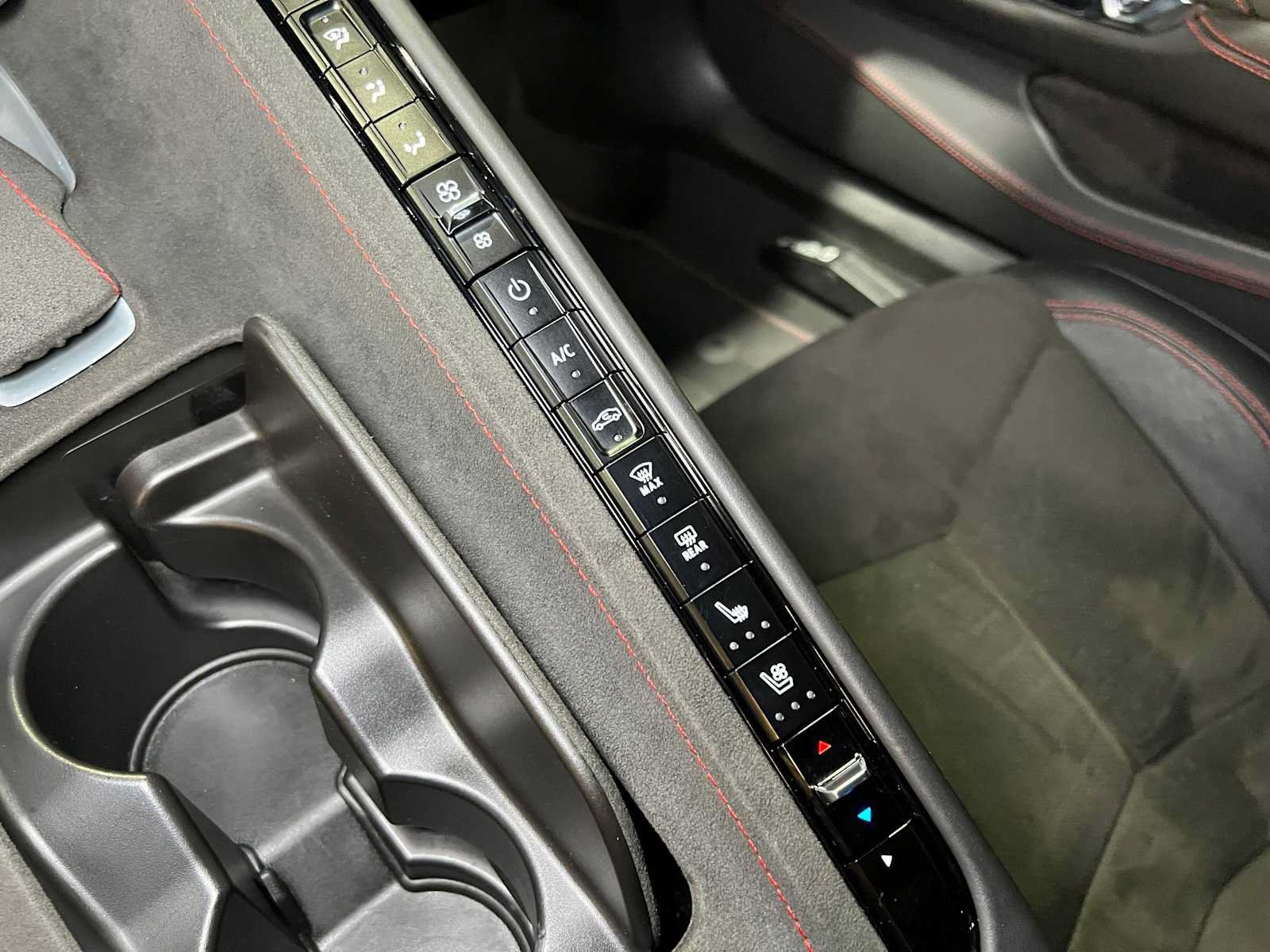 Used 2021 Chevrolet Corvette Stingray Premium Cpe w/ Z51 Performance Package RWD image 32