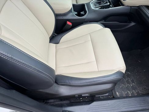 Used 2025 Subaru Outback Limited AWD/4WD image 18