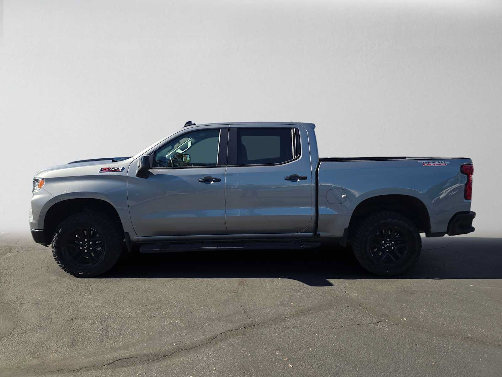 Used 2024 Chevrolet Silverado 1500 LT Trail Boss w/ Convenience Package II AWD/4WD image 6