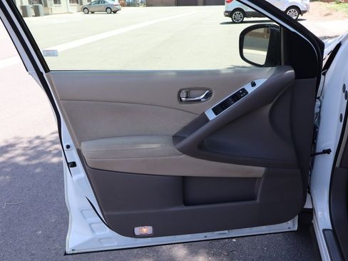 Used 2012 Nissan Murano SV AWD/4WD image 23