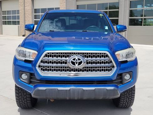 Used 2017 Toyota Tacoma TRD Off-Road AWD/4WD image 5