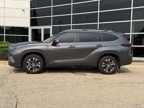 Used 2025 Toyota Highlander XLE AWD/4WD image 6